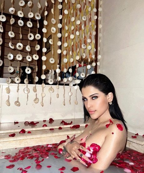 Edin Rose ポルノスター ヌード ギャラリー