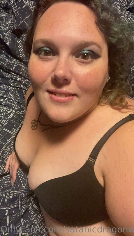 satanicdragonwitch ホット女優 写真