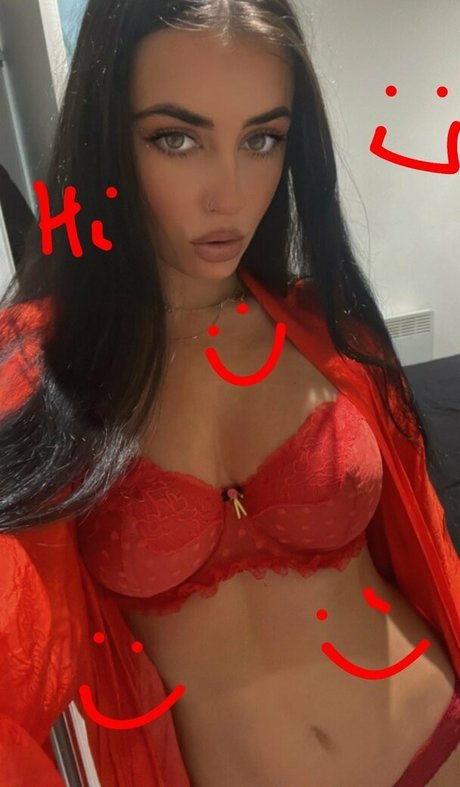 Layla Ibernon ヌードのポルノスター 画像