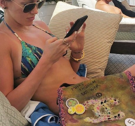 Katie Cassidy ポルノスター 美しい ギャラリー