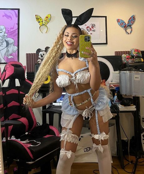 Rioadrianna ヌード女優 写真