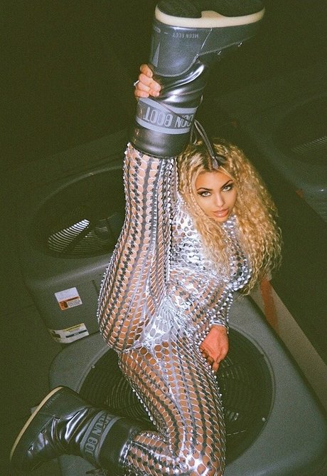 Rioadrianna セックスモデル 写真