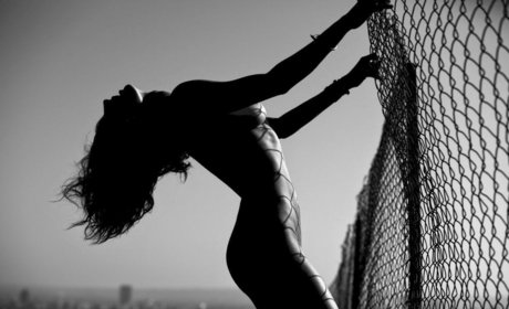 セクシーなブルネットのオンリーファンズ セクシーヌード ギャラリー