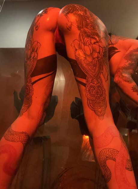 お尻を広げるオンリーファンズ ホットセックス 写真