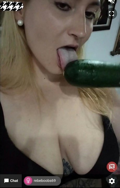 RebeBoobs69 xxxスター 写真