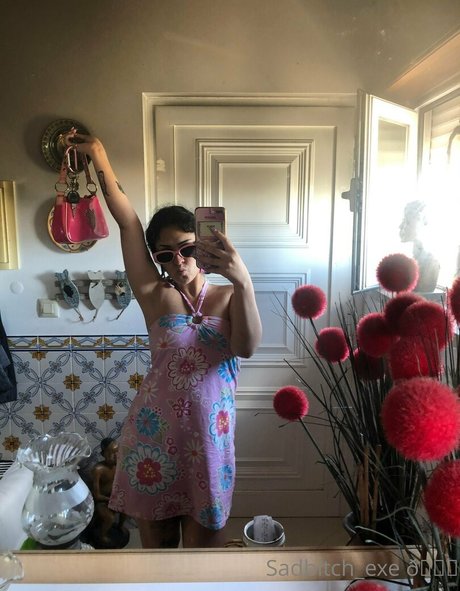 sadbitch exe ポルノスター 独占 写真