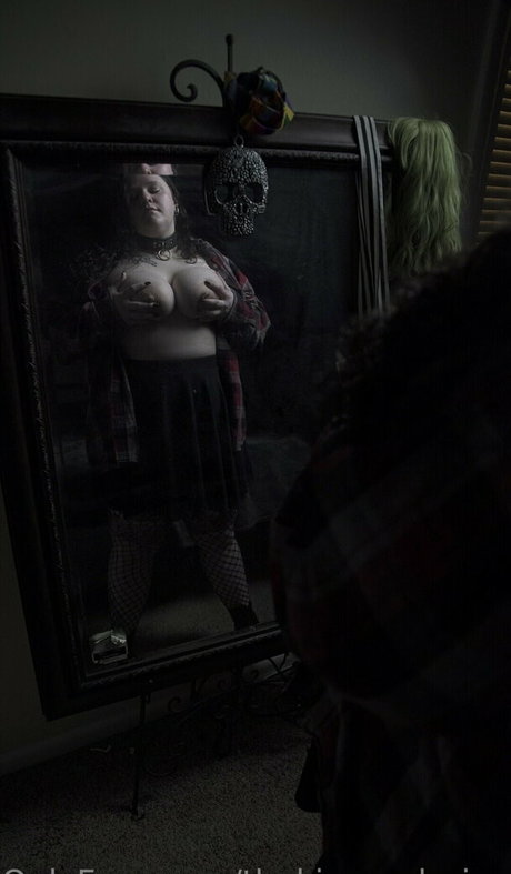 ランジェリーヌードオンリーファンズ セクシー裸 画像