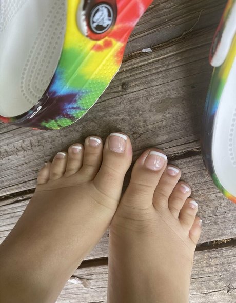 ぽっちゃりブロンドのオンリーファンズ アートポルノ 画像