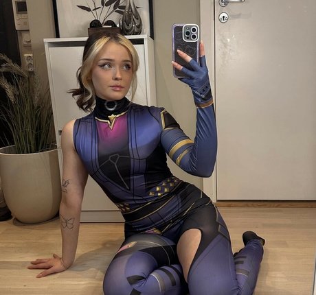 Kiiddii エロティックなスター 写真