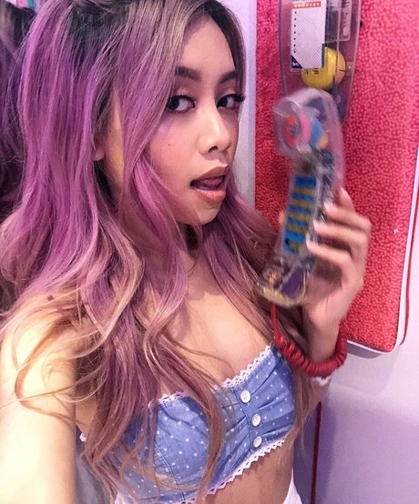 Kimmie D ポルノスター アート アーカイブ