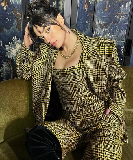 Melissa Barrera エロティックモデル 写真