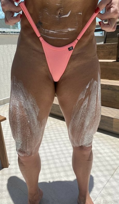 Nina Fernandez ポルノモデル 画像