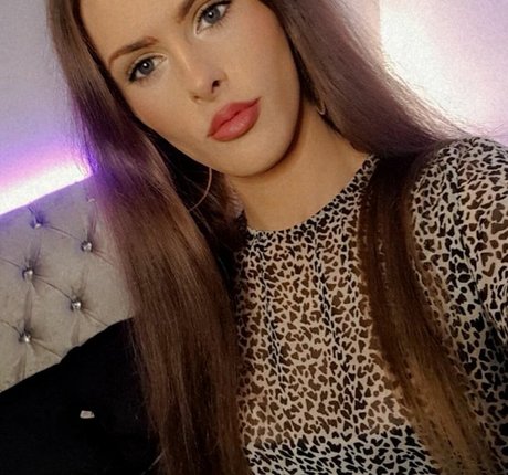 Nikki Harper 写真集