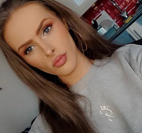 Nikki Harper 高品質のスター 画像