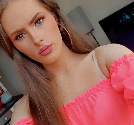 Nikki Harper 可愛いモデル 画像