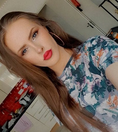 Nikki Harper かわいいモデル ギャラリー