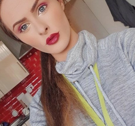 Nikki Harper セクシーなポルノスター 写真