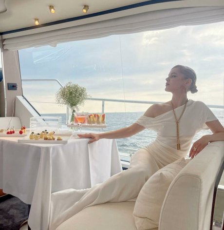 ヌード熟女オンリーファンズ ポルノグラフィック 写真