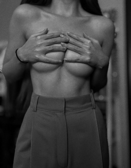 Leratlerat ポルノモデル 画像