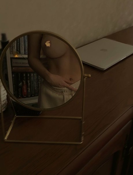 Leratlerat ポルノモデル 写真