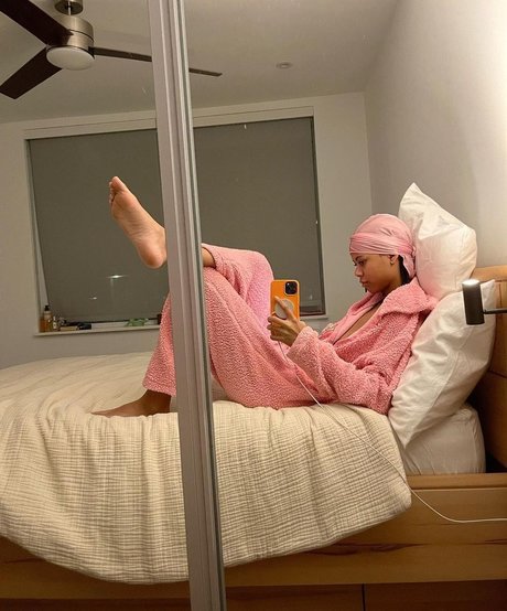 Nereyda Bird 裸のスター 写真