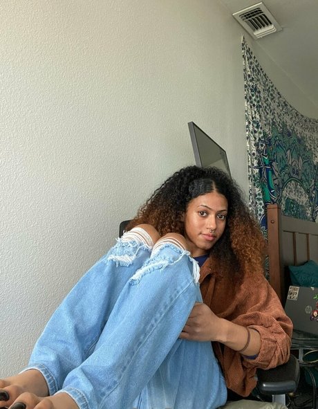 laylaybrat スター ヌード 写真