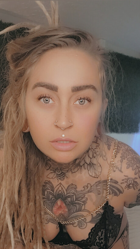 Chevi Blue ポルノスター ヌード 写真