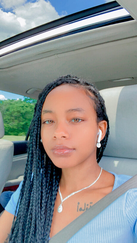 Ms Haze ポルノモデル 画像