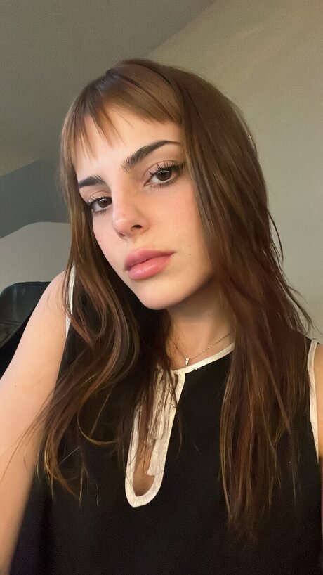 ぽっちゃりブルネットオンリーファンズ セクシー裸 写真