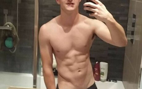 Sexy plumber ヌードモデル 画像