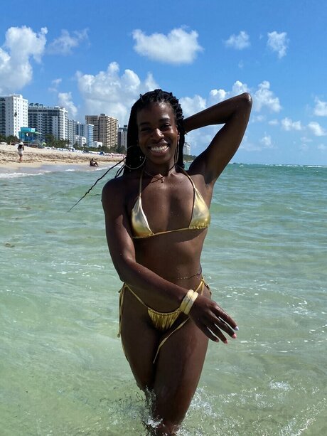 Goddess of Water セクシーなポルノスター ギャラリー