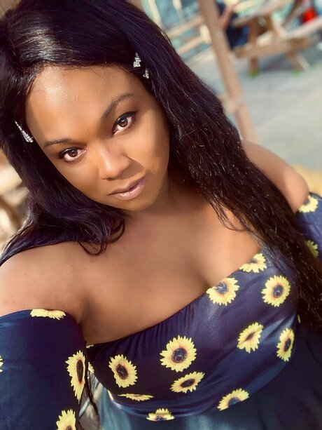 Raven Ellaine HDスター 写真