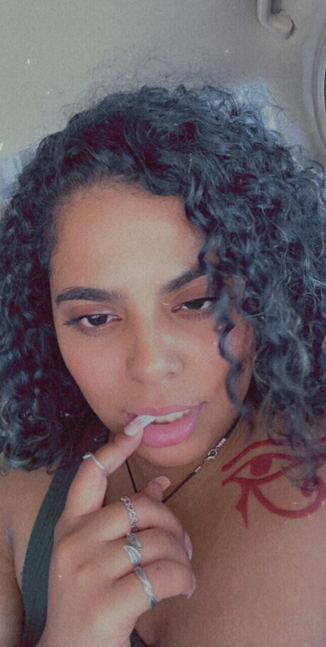 adoseofaaliyah トップ女優 写真