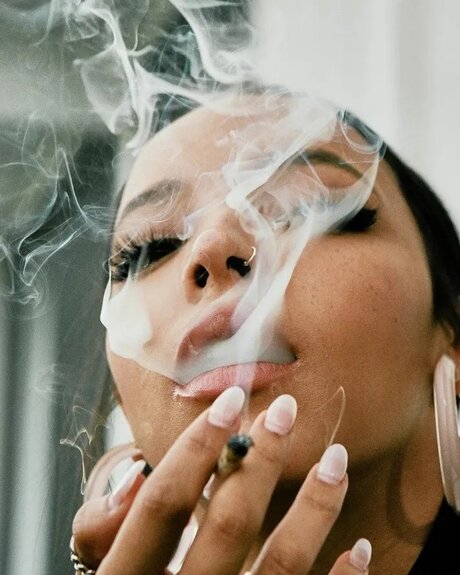 Call me siss トップ女優 写真