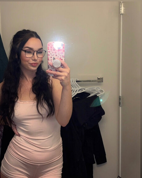 フェラチオ 3P オンリーファンズ ホットxxx 画像