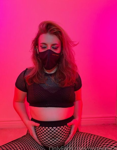 イギリスのおばあちゃんオンリーファンズ セクシー 写真