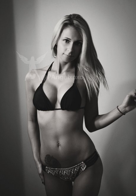 petite angelxoxo ヌードモデル 画像
