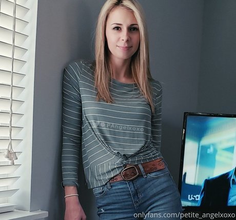 petite angelxoxo アダルトスター ギャラリー
