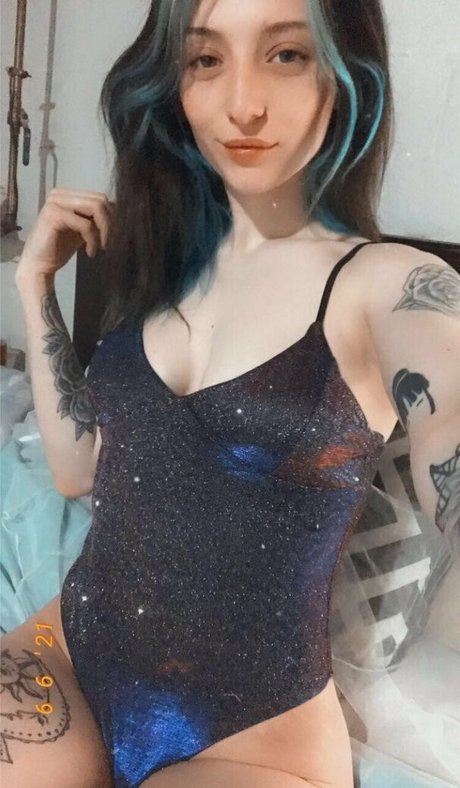 thacals スター 裸 画像