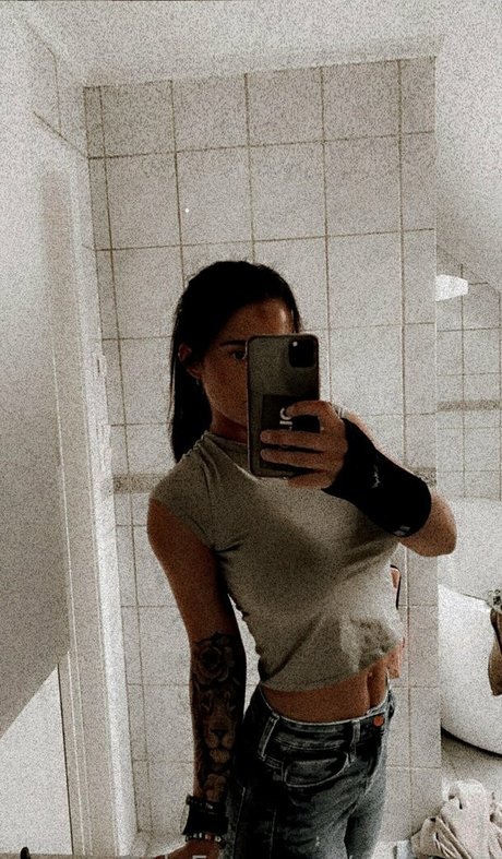 tigerlilly007 ポルノスター ホット 写真