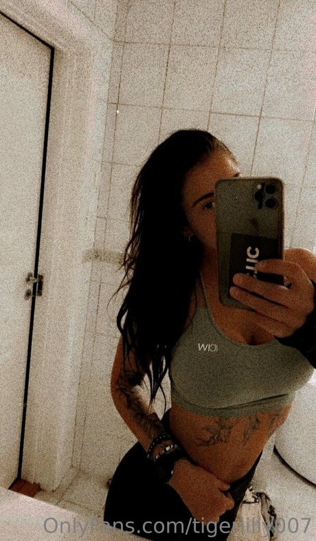 tigerlilly007 ポルノスター エロティック 写真