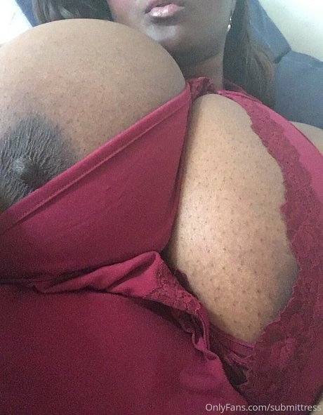 Submittress ポルノスター 写真