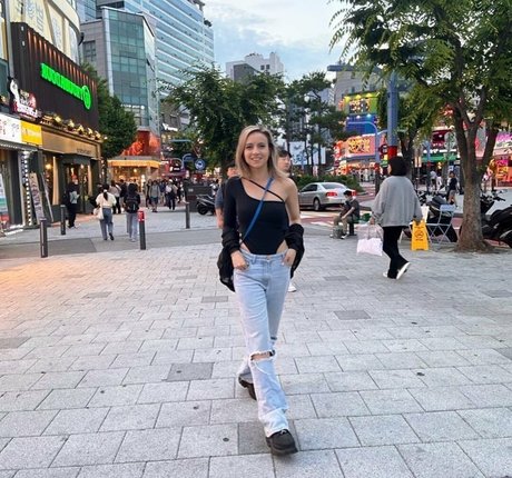 laure bv 美しいスター 画像