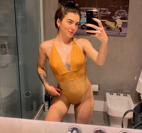 Isa Bichara 完璧なポルノスター 画像