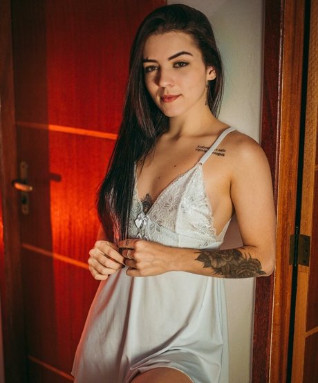 Isa Bichara ホットなスター 写真