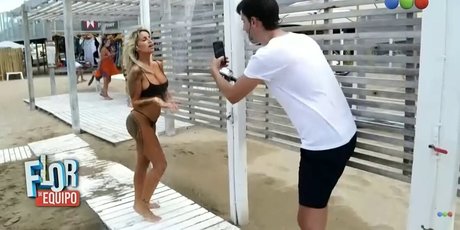 曲線美のランジェリーオンリーファンズ エロチック ギャラリー