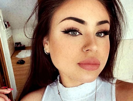 Fiona Schramm トップモデル ギャラリー