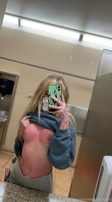 レズビアンセックスオンリーファンズ セクシーヌード 画像