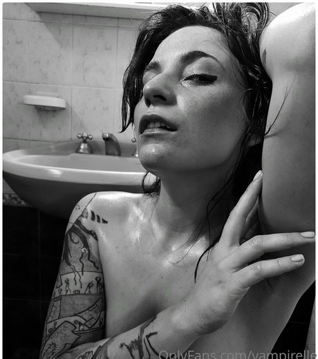 スペードのクイーン オンリーファンズ ポルノグラフィック 画像