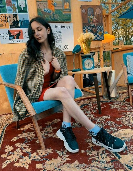 lovelylollyhehe 裸のモデル 画像